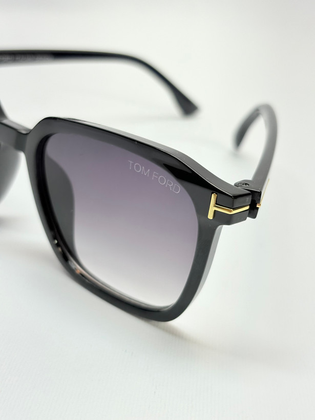 عینک افتابی زنانه TOM FORD 5057